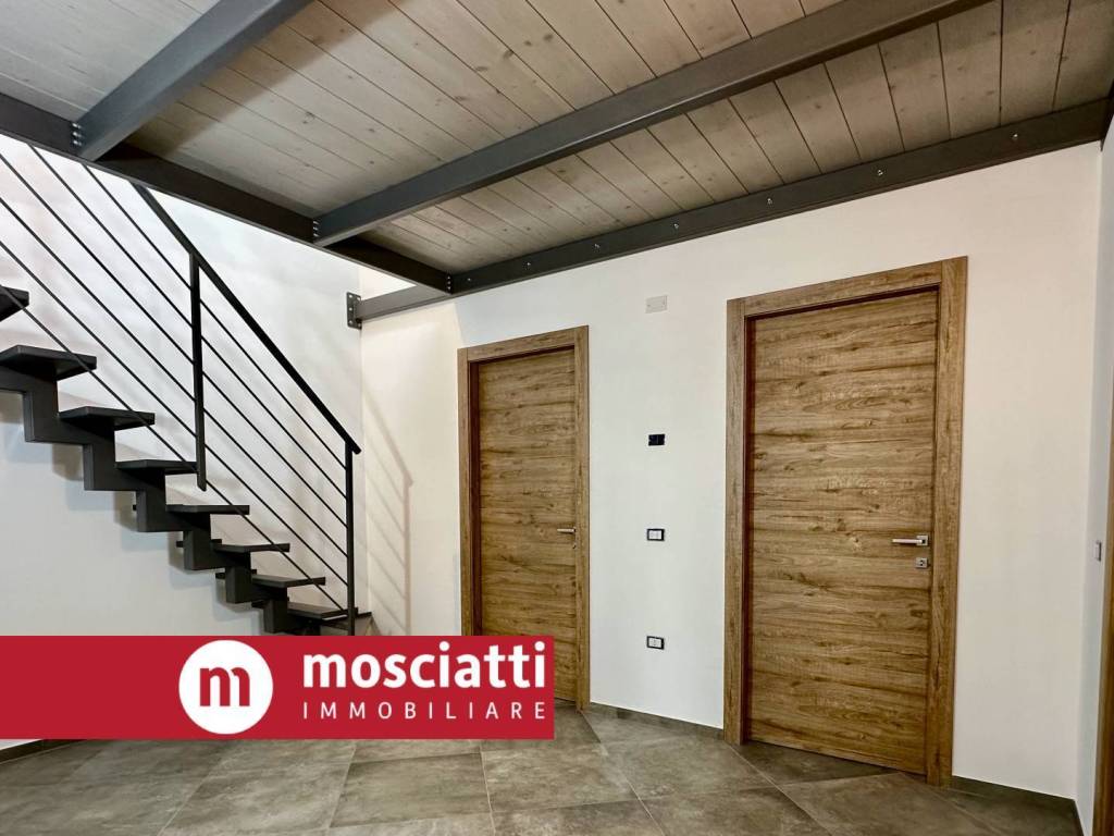 appartamento in vendita a Castelraimondo in zona Collina
