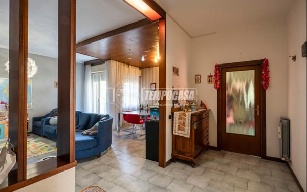 appartamento in vendita a Castelraimondo in zona Collina