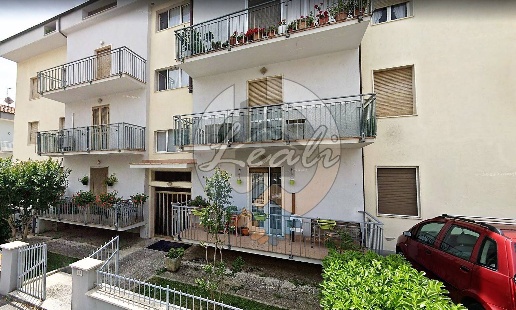 appartamento in vendita a Castelraimondo in zona Collina