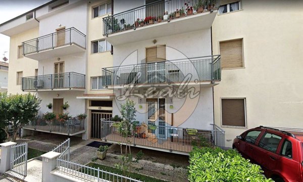 appartamento in vendita a Castelraimondo in zona Collina