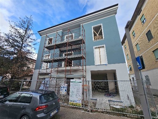 appartamento in vendita a Castelraimondo in zona Collina