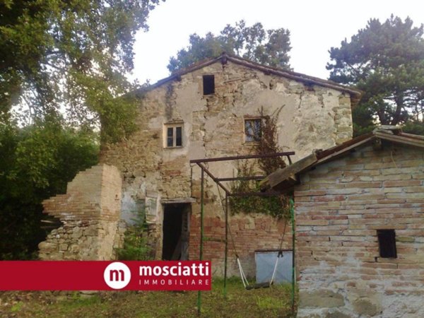 casa indipendente in vendita a Castelraimondo
