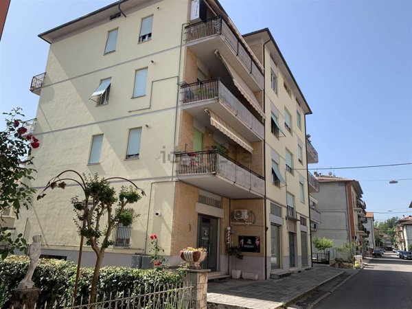 appartamento in vendita a Castelraimondo in zona Collina
