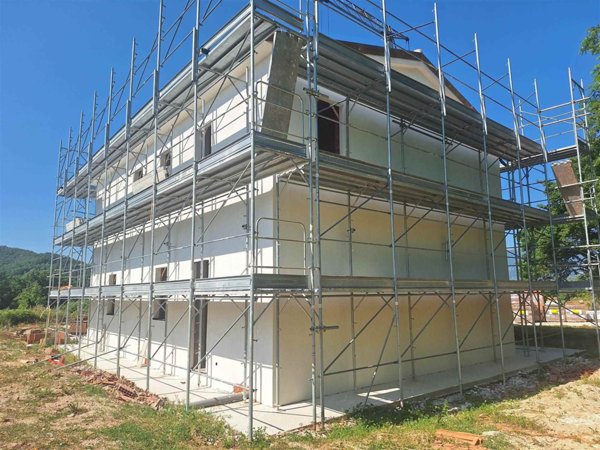 casa indipendente in vendita a Castelraimondo in zona Crispiero