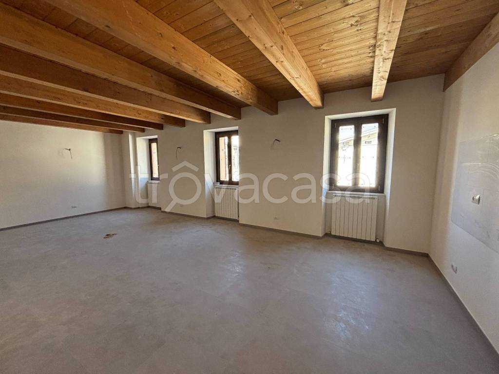 appartamento in vendita a Castelraimondo in zona Collina