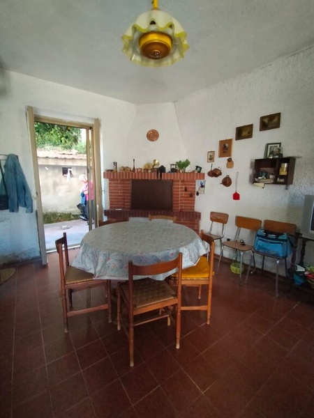 casa indipendente in vendita a Castelraimondo in zona Crispiero