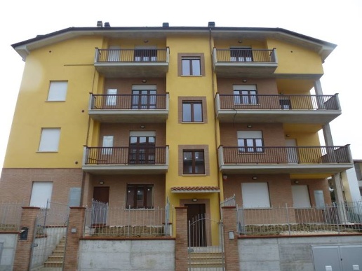 appartamento in vendita a Castelraimondo in zona Collina