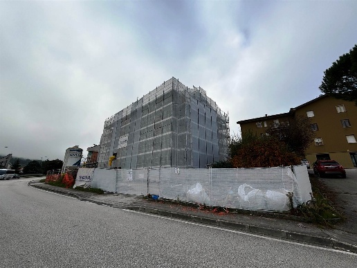 appartamento in vendita a Castelraimondo in zona Collina