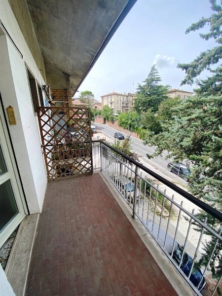 appartamento in vendita a Castelraimondo in zona Collina