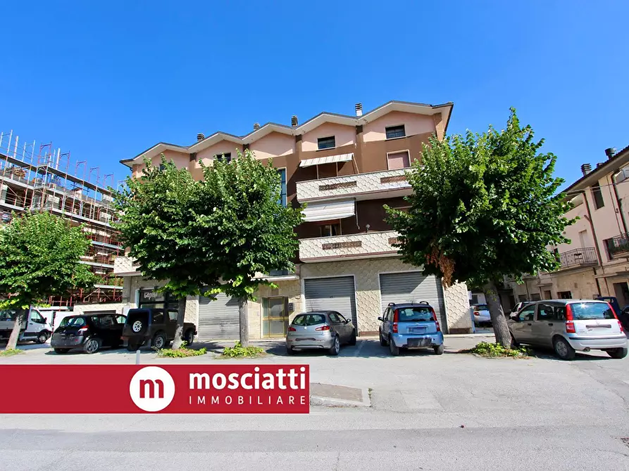 locale commerciale in vendita a Castelraimondo