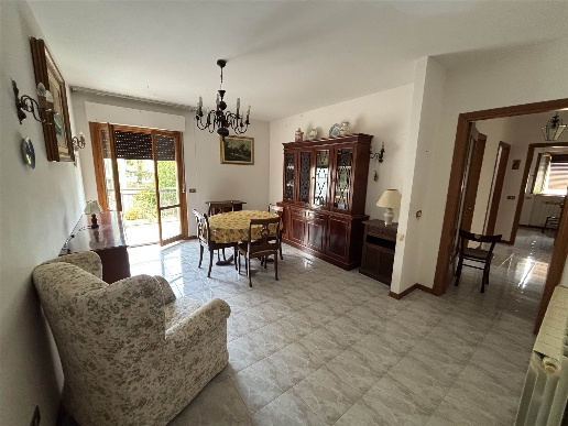 appartamento in vendita a Castelraimondo in zona Collina