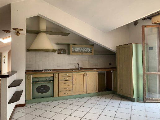 appartamento in vendita a Castelraimondo in zona Collina