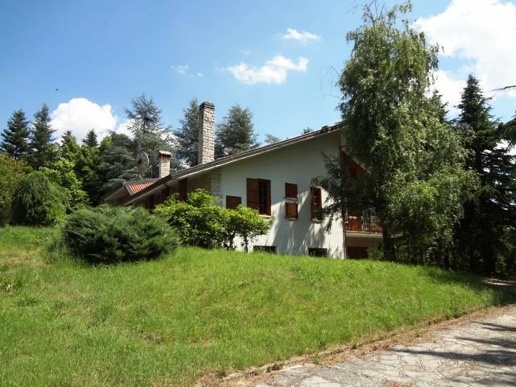 casa indipendente in vendita a Castelraimondo in zona Collina