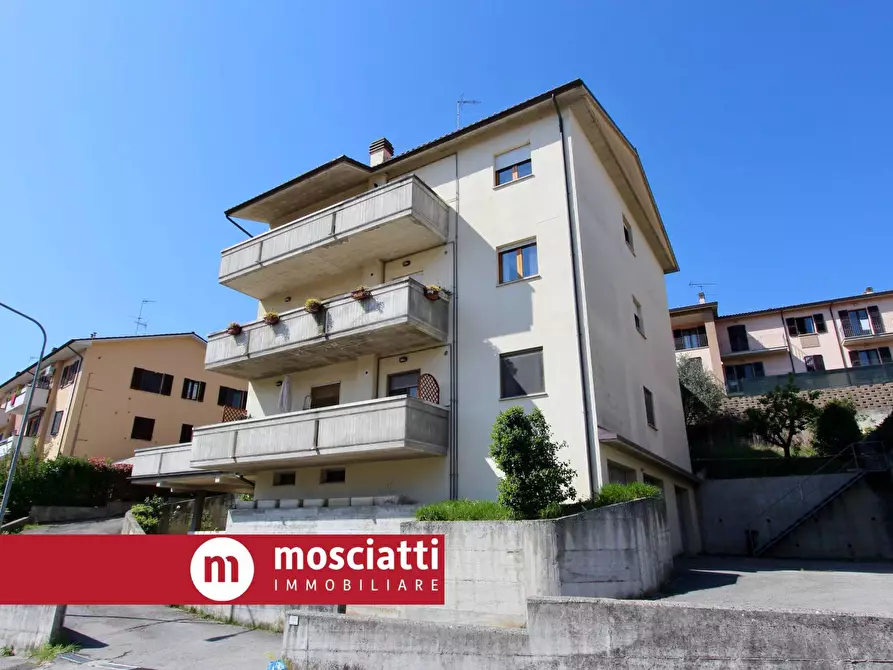 appartamento in vendita a Castelraimondo in zona Collina