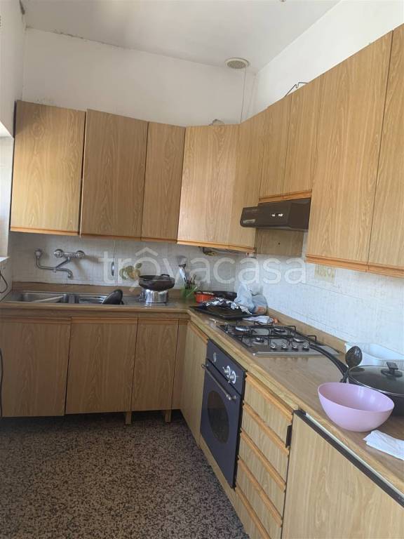 appartamento in vendita a Castelraimondo in zona Collina