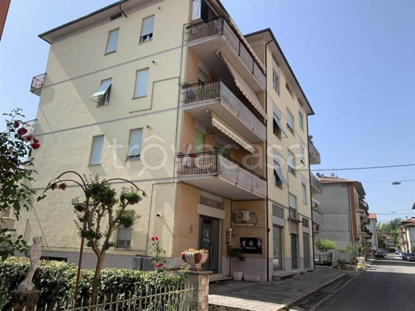 appartamento in vendita a Castelraimondo in zona Collina