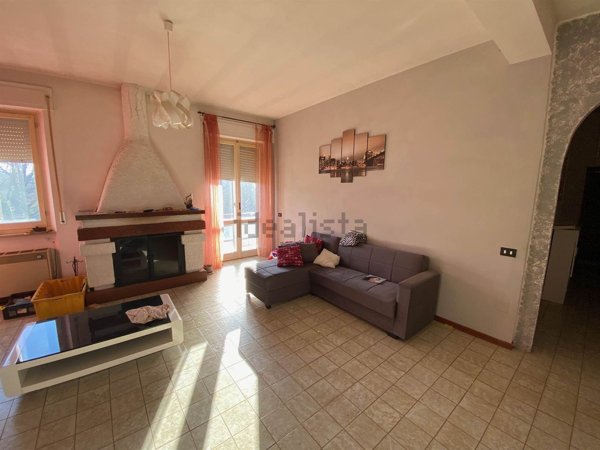 appartamento in vendita a Castelraimondo in zona Collina