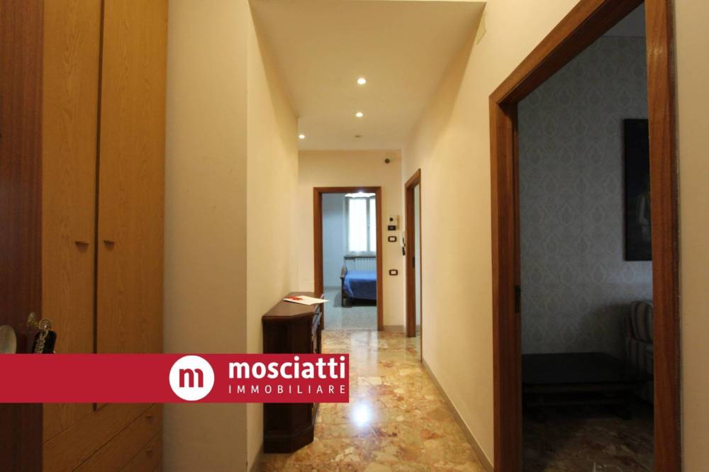 appartamento in vendita a Castelraimondo in zona Collina