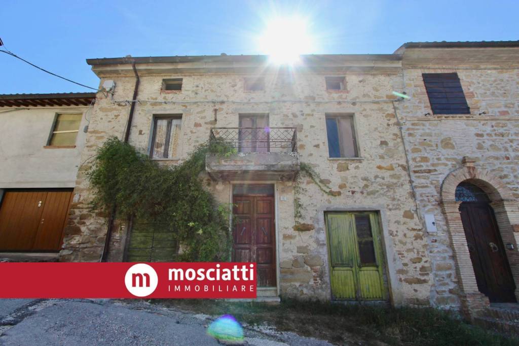 casa indipendente in vendita a Castelraimondo in zona Crispiero