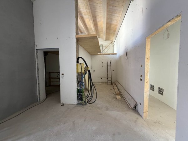 appartamento in vendita a Castelraimondo in zona Collina