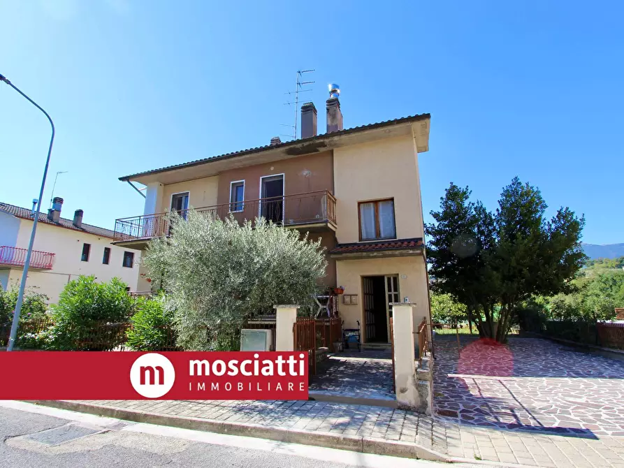appartamento in vendita a Castelraimondo in zona Collina