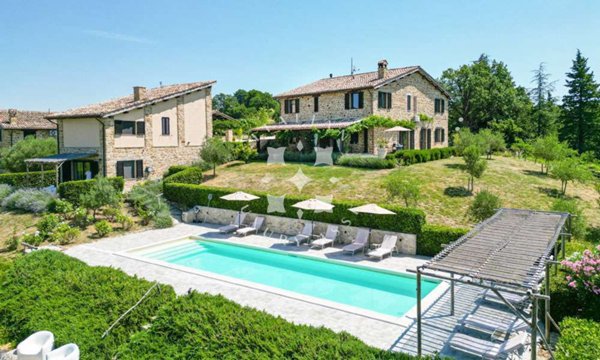 appartamento in vendita a Castelraimondo in zona Collina