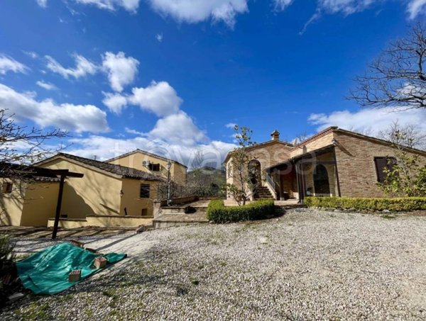 casa indipendente in vendita a Cessapalombo