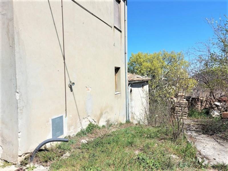 casa indipendente in vendita a Cessapalombo in zona Monastero