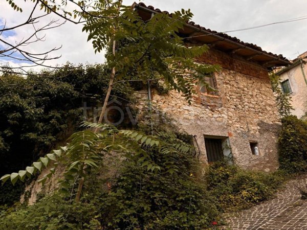 casa indipendente in vendita a Cessapalombo