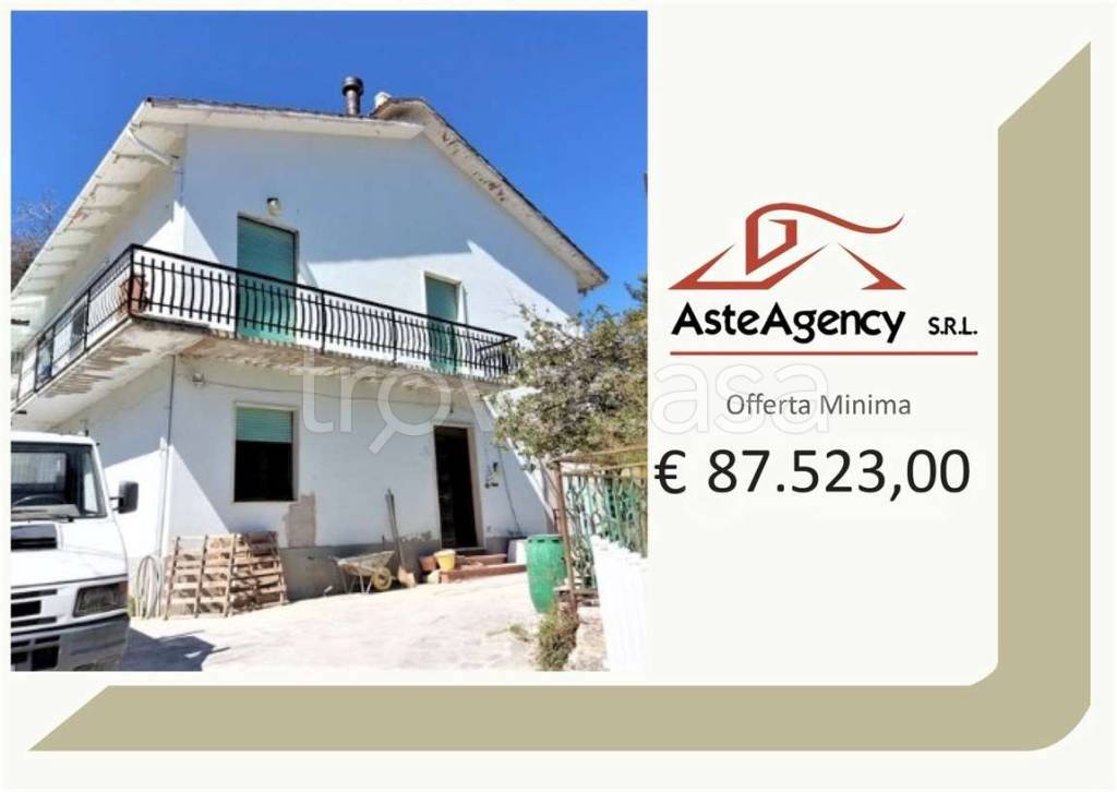 casa indipendente in vendita a Cessapalombo in zona Monastero
