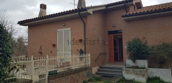 casa indipendente in vendita a Cessapalombo
