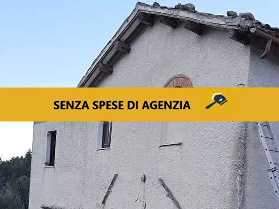 casa indipendente in vendita a Cessapalombo in zona Villa