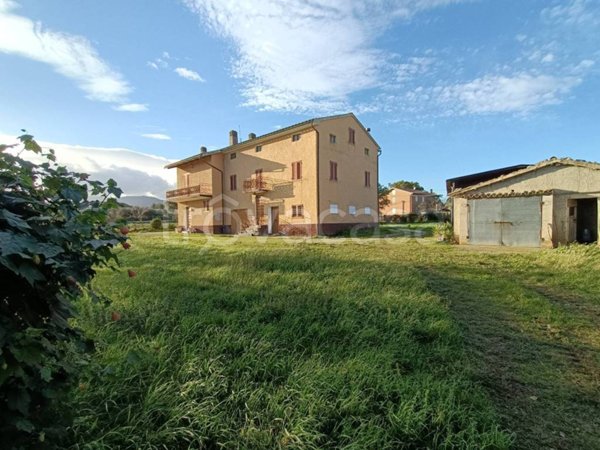 casa indipendente in vendita a Cingoli in zona Pozzo