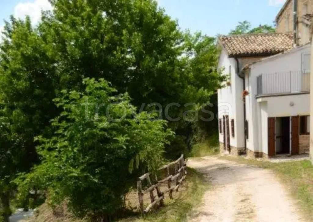 casa indipendente in vendita a Cingoli in zona Castreccioni