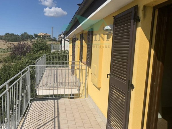 casa indipendente in vendita a Cingoli