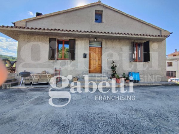 casa indipendente in vendita a Cingoli