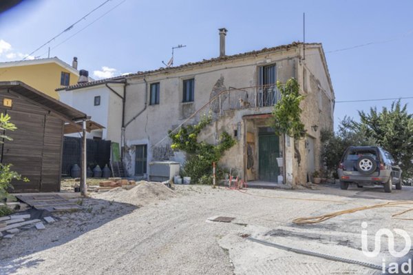 casa indipendente in vendita a Cingoli