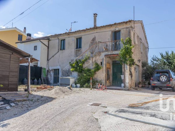 casa indipendente in vendita a Cingoli