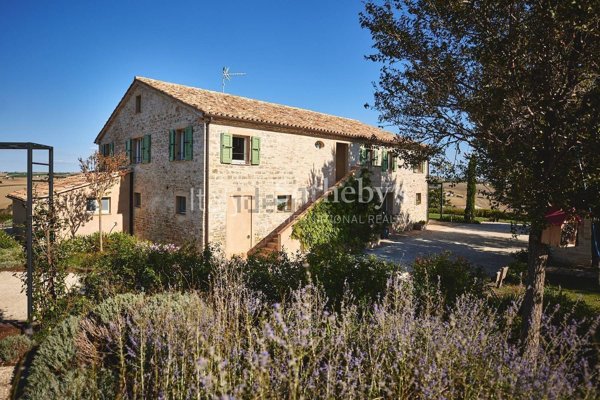 casa indipendente in vendita a Cingoli