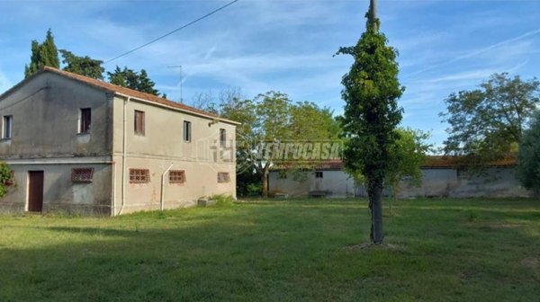 casa indipendente in vendita a Cingoli
