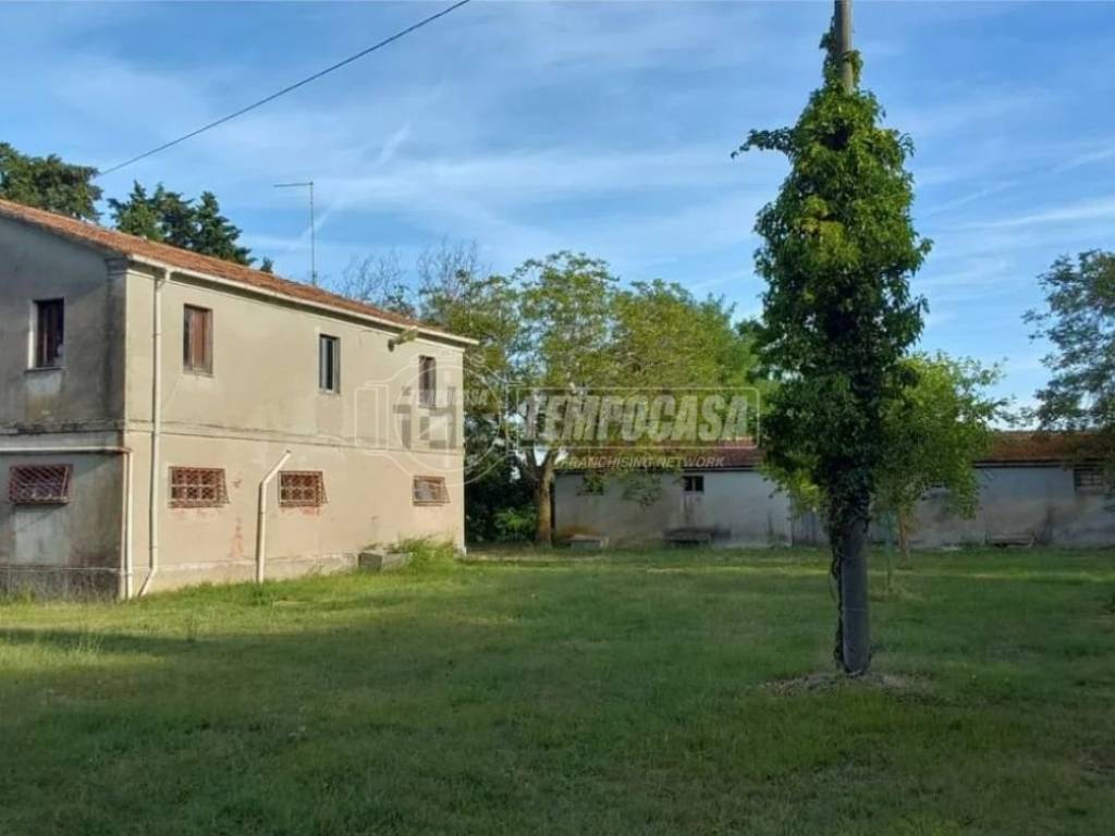 casa indipendente in vendita a Cingoli