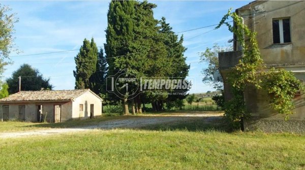 casa indipendente in vendita a Cingoli