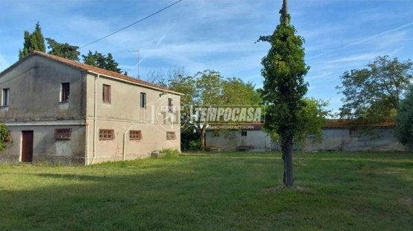 casa indipendente in vendita a Cingoli
