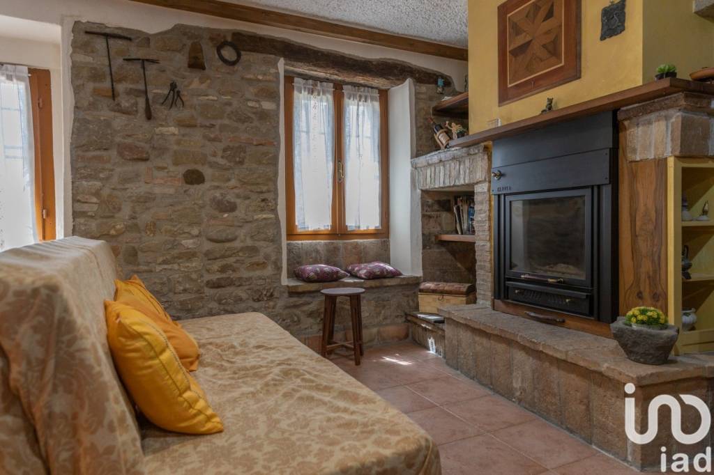 casa indipendente in vendita a Cingoli in zona Strada