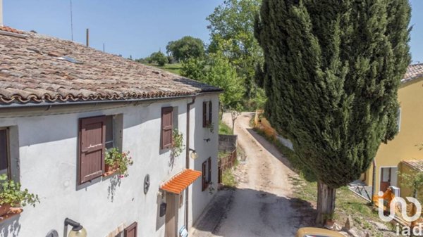 casa indipendente in vendita a Cingoli in zona Strada