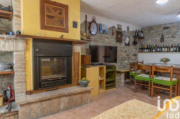 casa indipendente in vendita a Cingoli in zona Strada