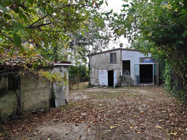 casa indipendente in vendita a Cingoli in zona Pozzo