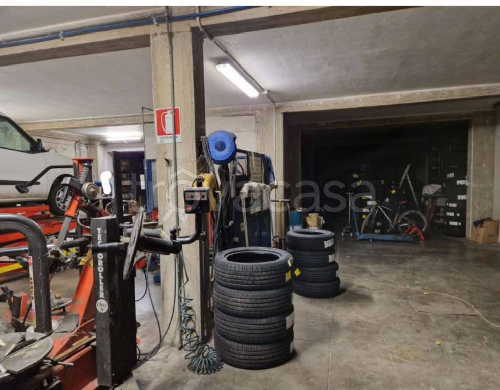 locale commerciale in vendita a Cingoli in zona Moscosi