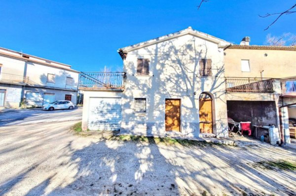 casa indipendente in vendita a Cingoli in zona Colcerasa