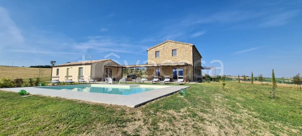 casa indipendente in vendita a Cingoli